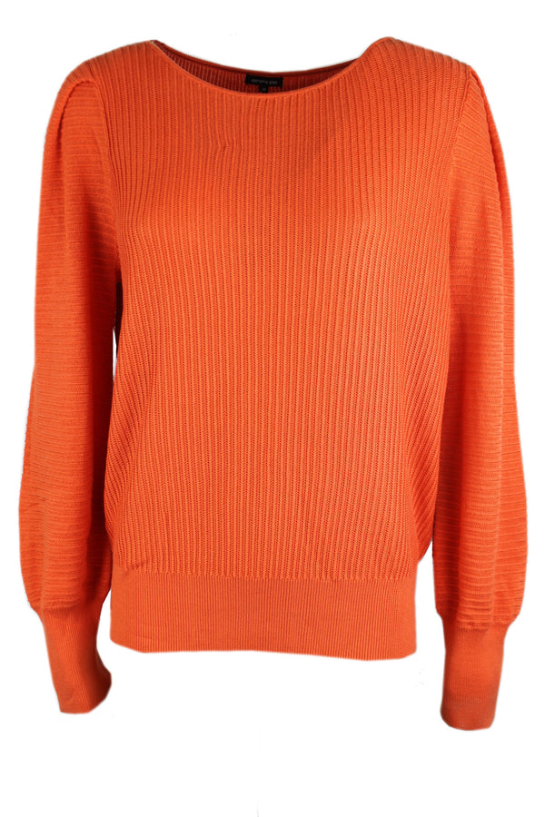 Caroline Biss oranje trui gebreid met een fijne siersteek.
