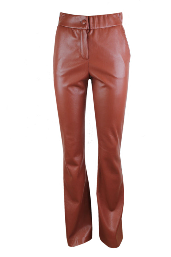 Caroline Biss leatherlook broek, verkrijgbaar in twee kleuren.