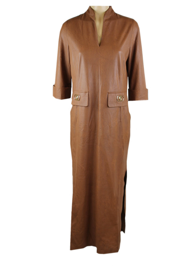 Caroline Biss leatherlook maxi jurk, verkrijgbaar in de kleuren bruin en zwart.