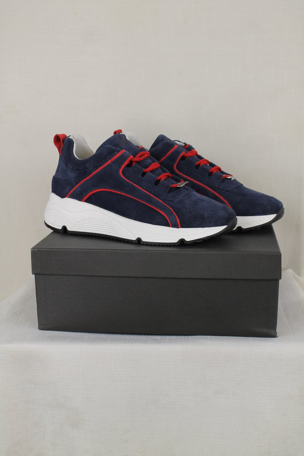 Caroline Biss sneaker.