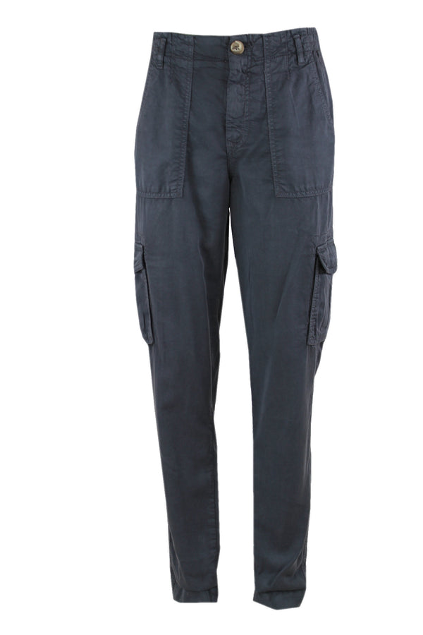 Summum broek verkrijgbaar in Dark Steel en Soft Almond.