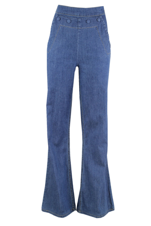 Caroline Biss denim met sierknopen.