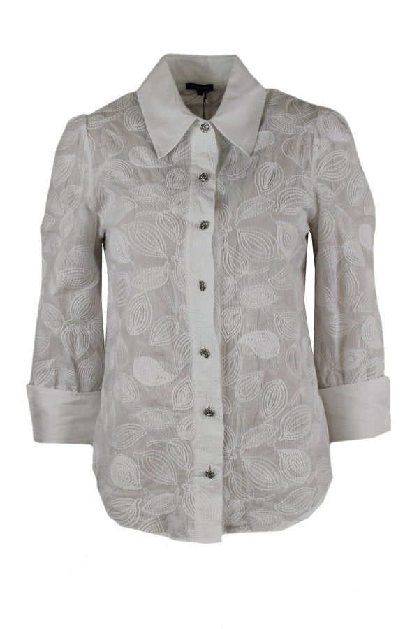 Caroline Biss blouse met geborduurde details.