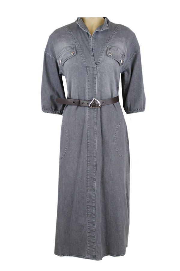 Caroline Biss denim jurk met een riem.