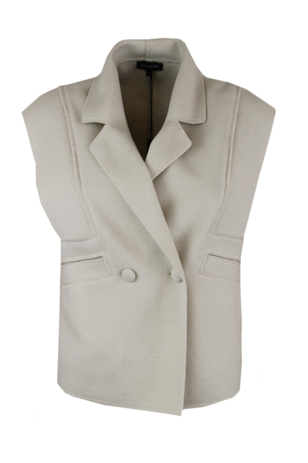 Caroline Biss gilet met een reverskraag.
