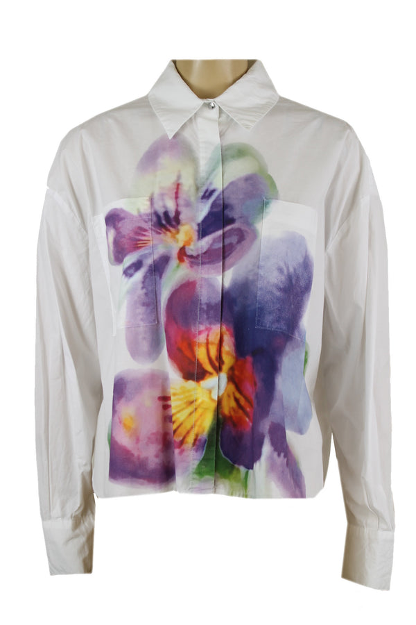 Caroline Biss blouse met een kleurrijke print.