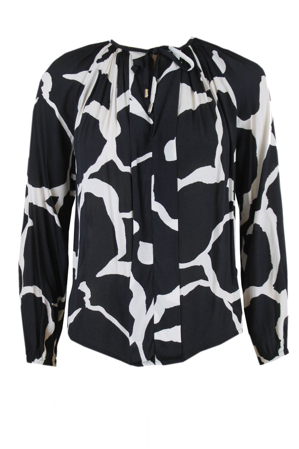 Caroline Biss blouse van 100% viscose.