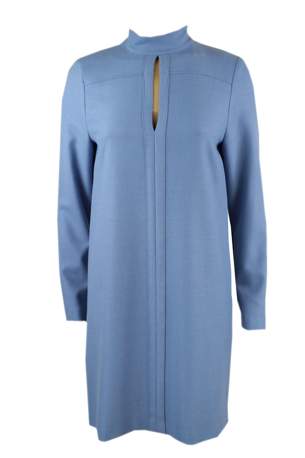 Caroline Biss jurk verkrijgbaar in de kleuren blauw en paars.