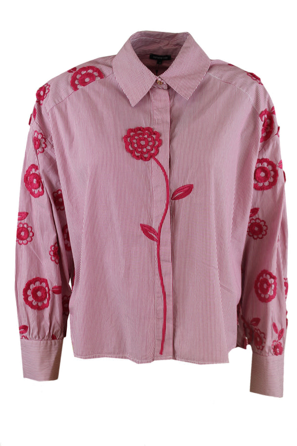 Caroline Biss blouse met geborduurde bloemen.