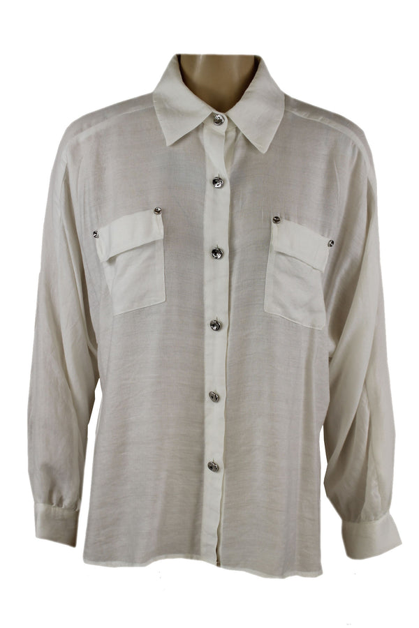 Caroline Biss blouse verkrijgbaar in de kleuren offwhite en lichtblauw.
