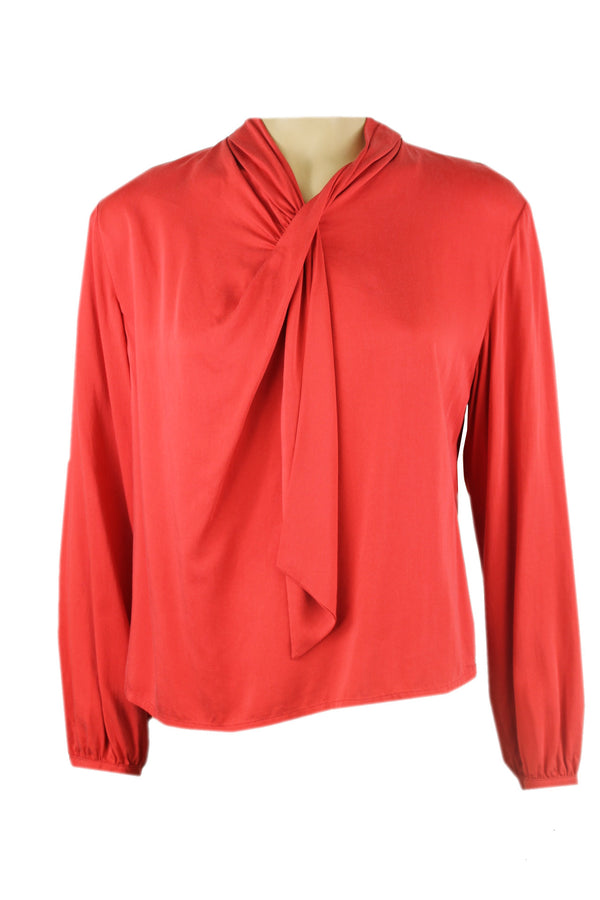Caroline Biss blouse met sierdetail aan de voorkant.