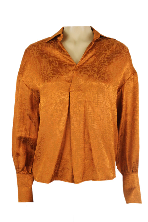 Amaya blouse van glanzend materiaal.