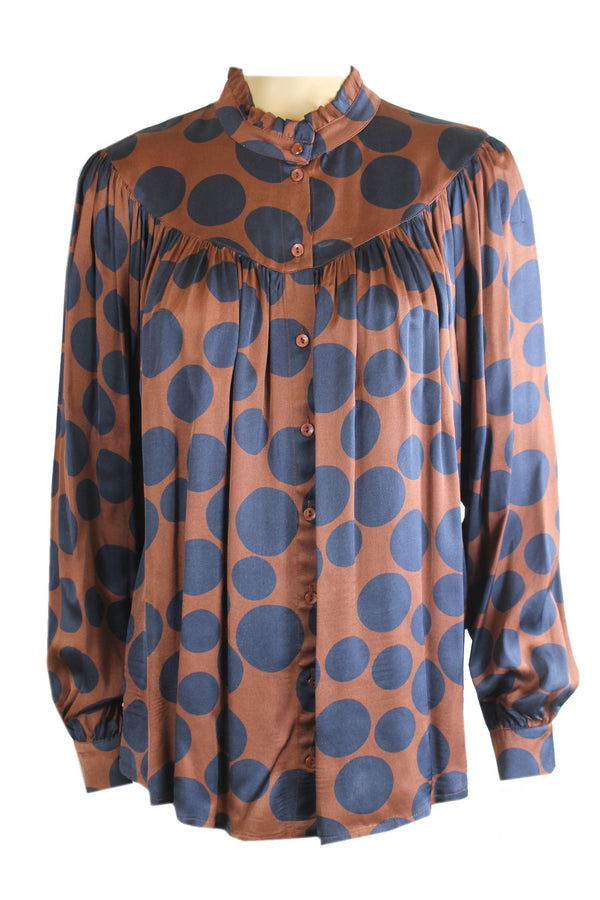 Summum blouse Ivory met plooitjes aan de voor- en achterkant, verkrijgbaar in twee kleuren.