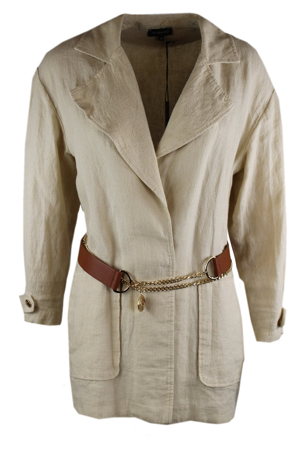 Caroline Biss crèmekleurige blazer met een luxe riem.